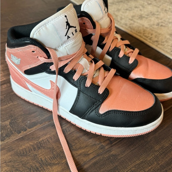 Nike Jordan's size 7Y - Picture 2 of 6